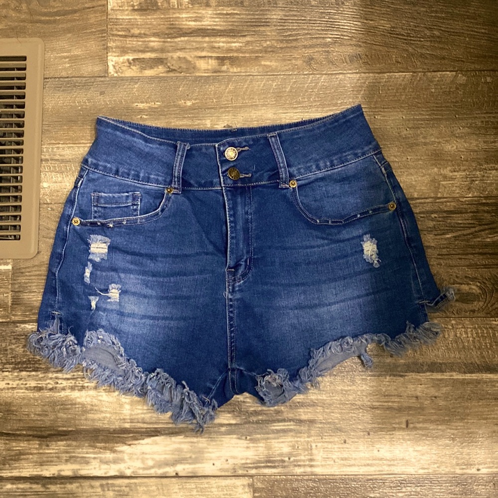Cute denim shorts. Great for being outside and looking cute and high waisted